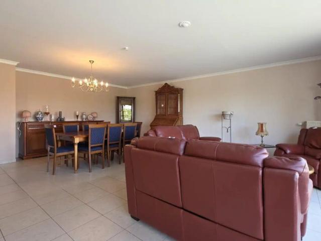 2 Slaapkamerapp met terras, parking & lift