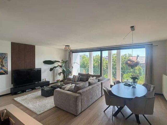 2 SLAAPKAMERS APPARTEMENT MET TERRAS