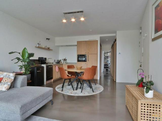 2 slpk appartement met parktuin en vijver nabij het centrum!