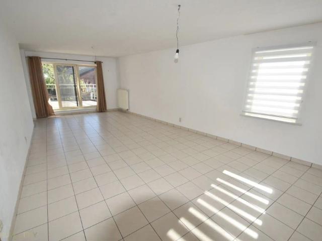 2 slpk. duplex met ruim terras. onmiddellijk beschikbaar