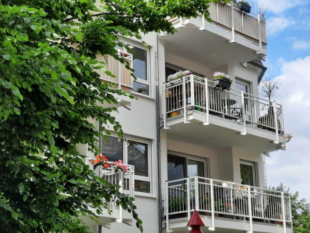 Ihr Top Invest in 2 City Wohnungen mit 5 % Rendite ☀️ sonnige Balkone, ruhig, sehr gepflegt + Aufzug