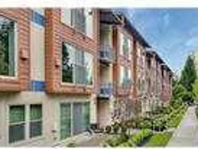 2 Spacious BR in Edmonds. Parking Available!