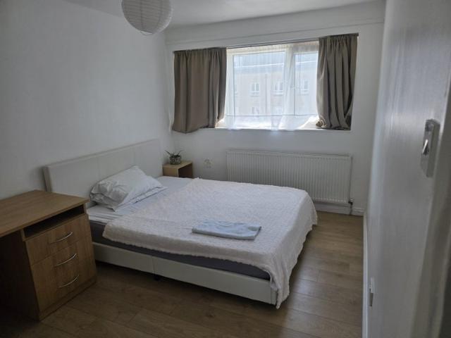 2 Spacious Double Rooms and Large Single Room