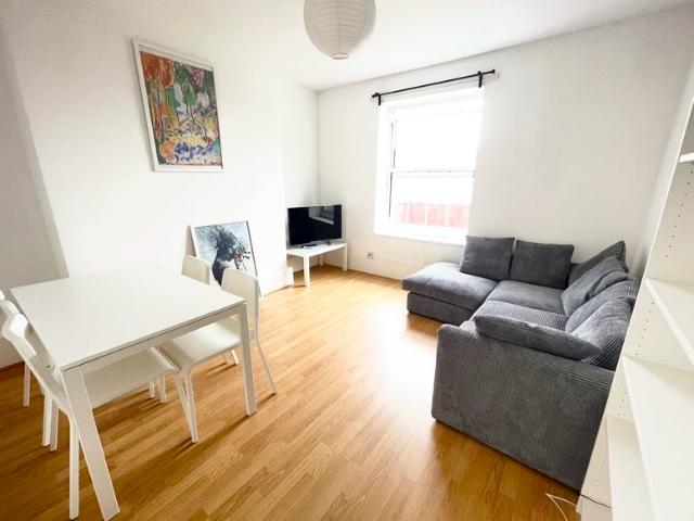 2 spare double bedrooms in my central london flat