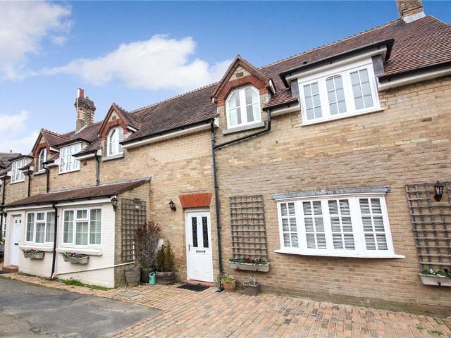 2 Sparken Cottages, 53A West Cliff. 2 bed terraced house to rent £1,250 pcm £288 pw