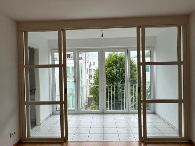 2 Teilmöblierte Zimmer Wohnung mit eigener Garage