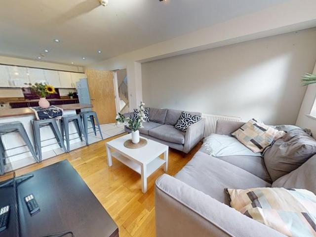 2 The Courtyard, 32b Shakespeare Street 7 bed terraced house to rent £4,853 pcm £1,120 pw
