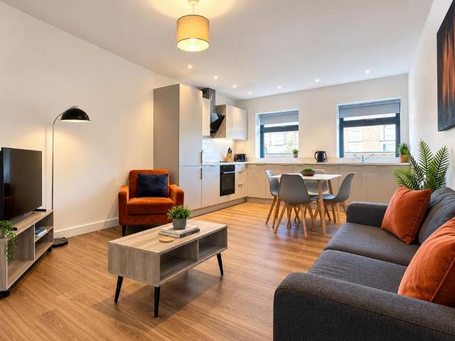 2 The Square, Swindon SN1 2 bed apartment to rent £1,400 pcm £323 pw