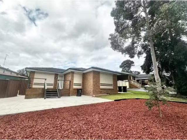 2 Thornflat Road, Cranebrook House for rent Listed by Charlen.