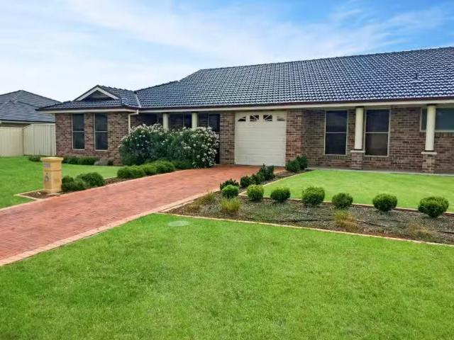 2 Timgarlen Avenue, DUBBO Townhouse for rent Listed by Jacqui.