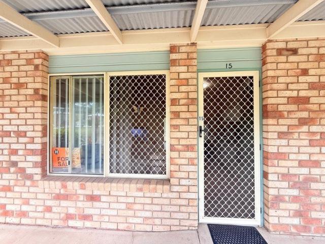 2 Units on 1 Title 1x Bedroom units close to shops