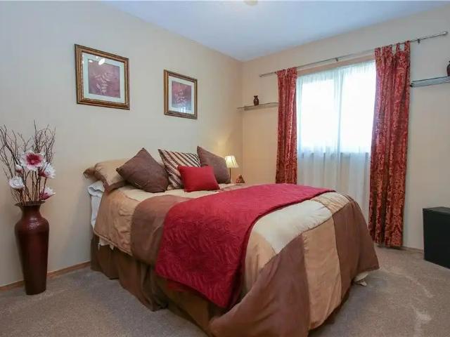 2 Upstair Rooms in an air conditioned house