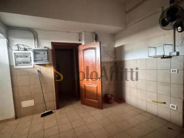 2 vetrine Corso Gabriele Manthone trilocale 150mq