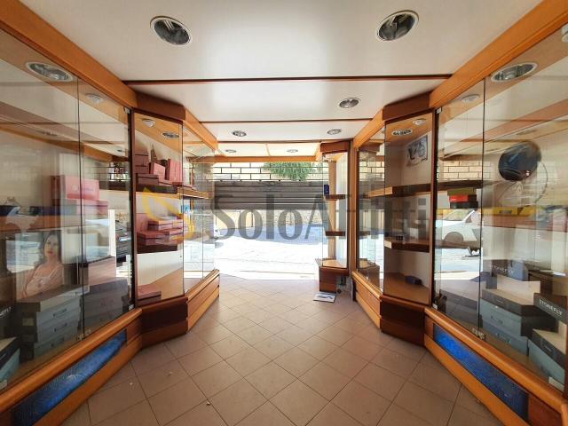 2 vetrine Corso Giuseppe Mazzini 8 bilocale 45mq