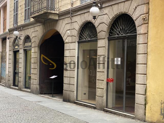2 vetrine corso italia 32 bilocale 70mq