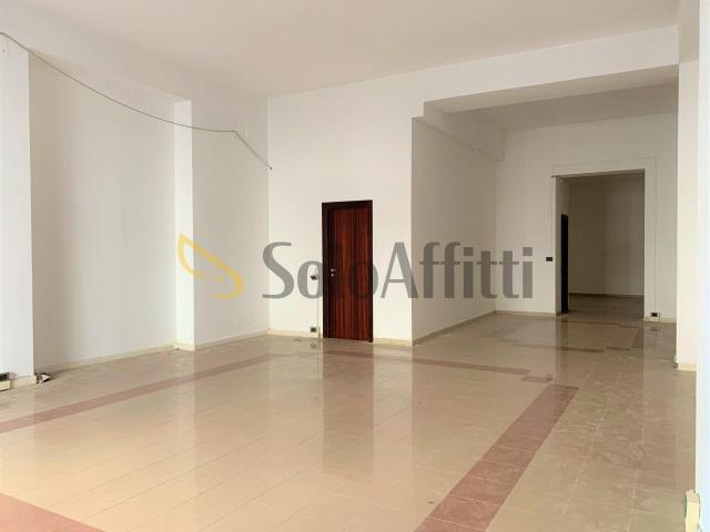 2 vetrine bilocale 130mq