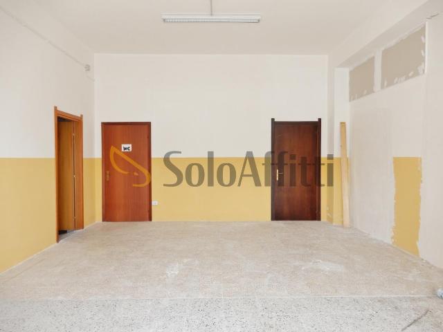 2 vetrine bilocale 80mq