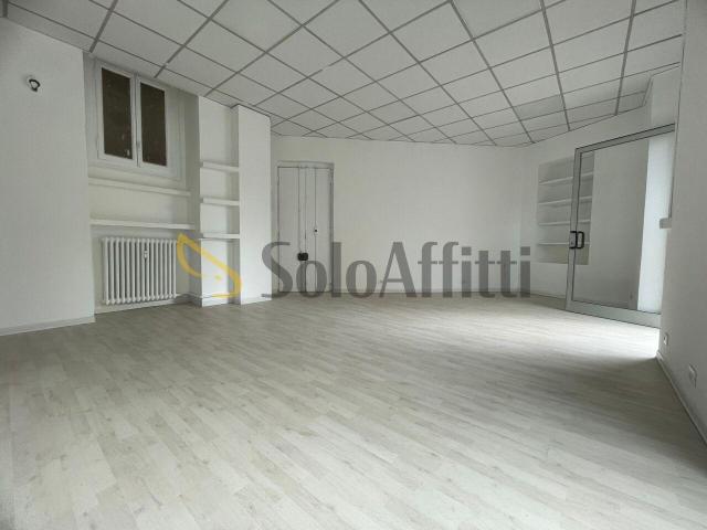 2 vetrine monolocale 40mq