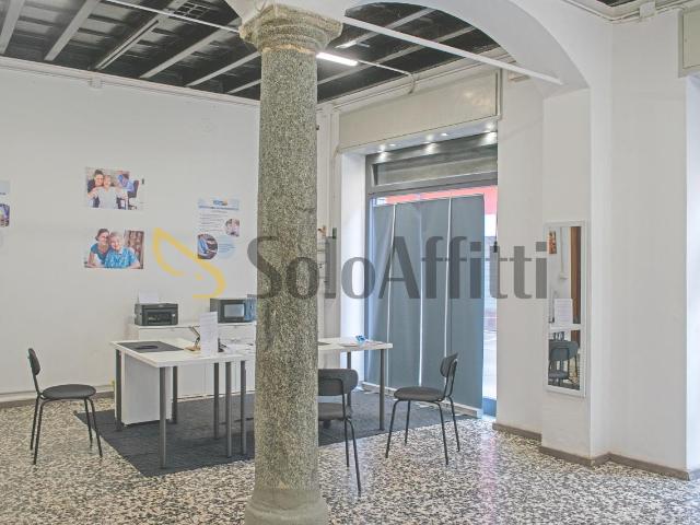 2 vetrine monolocale 45mq