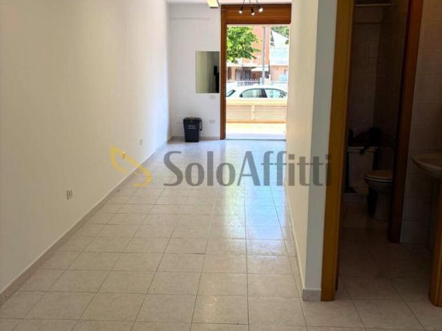 2 vetrine monolocale 45mq