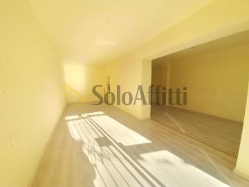 2 vetrine monolocale 55mq