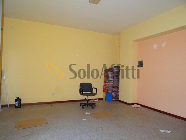 2 vetrine monolocale 35mq