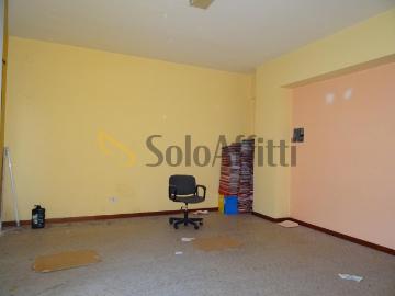2 vetrine monolocale 35mq