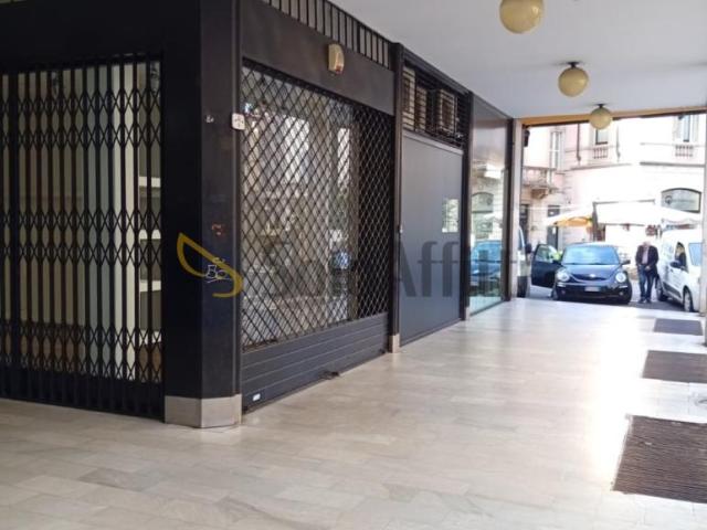 2 vetrine monolocale 35mq