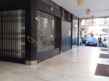 2 vetrine monolocale 35mq