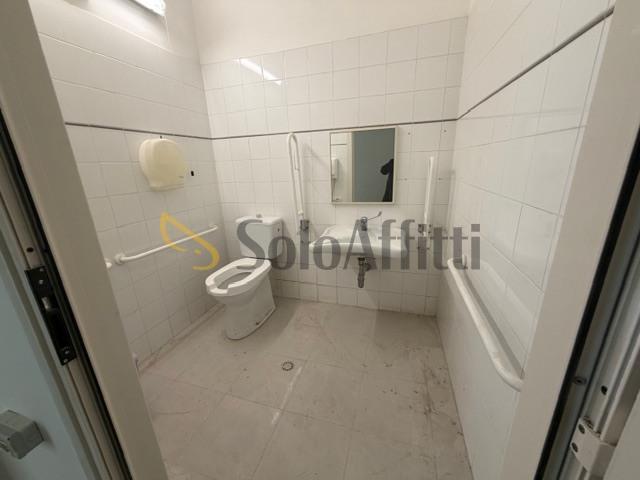 2 vetrine Piazza della Rinascita bilocale 140mq