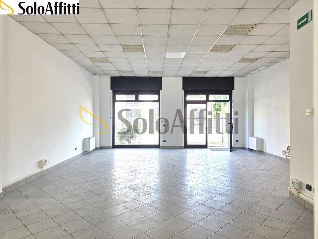 2 vetrine Piazzale Colonnello Ubaldo Panceri 1 monolocale 65mq