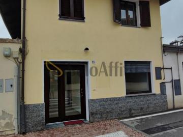 2 vetrine Via Maria Teresa Fornasio quadrilocale 80mq