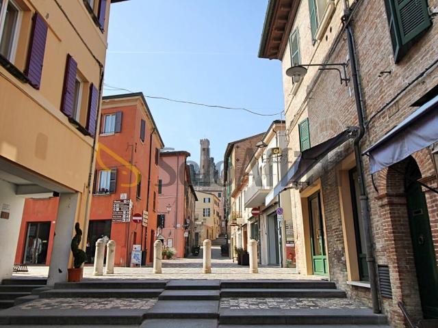 2 vetrine Via Rino Molari monolocale 30mq