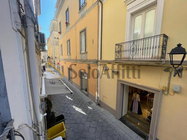 2 vetrine Via A.S. Mazzocchi 2323 trilocale 280mq