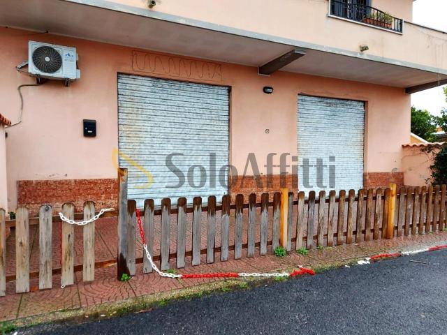 2 vetrine Via Condino bilocale 110mq
