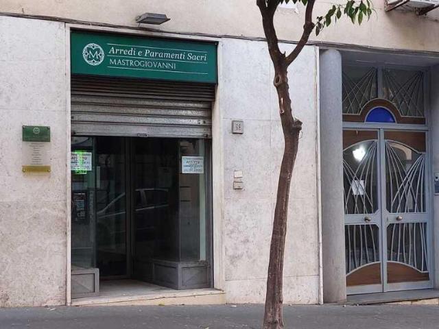 2 vetrine Via dei Principati 68 bilocale 30mq
