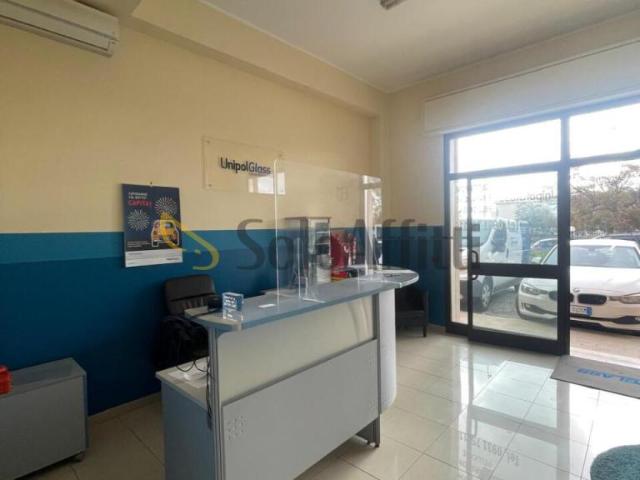 2 vetrine Via Piazza Armerina 14 bilocale 100mq