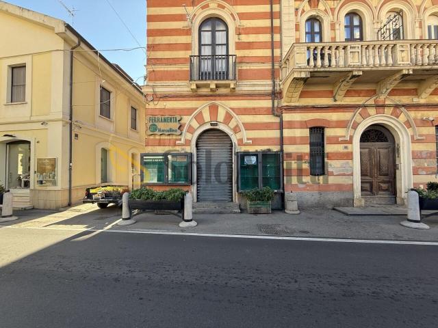 2 vetrine Via Progresso 39 bilocale 110mq