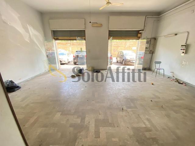 2 vetrine Via Sud Piazza d´Armi 40 monolocale 50mq