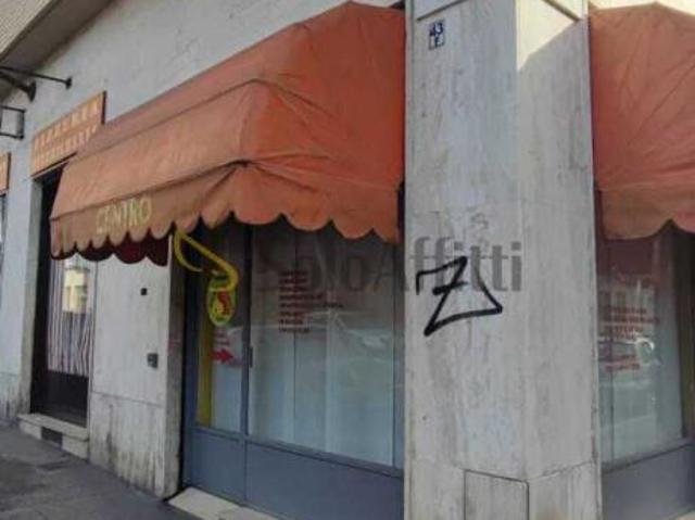 2 vetrine Via Sette Comuni 43 bilocale 45mq