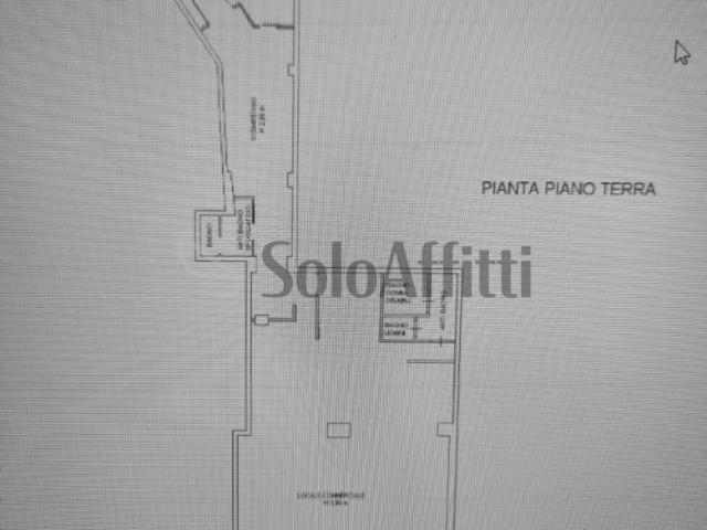 2 vetrine Via Venezia monolocale 240mq