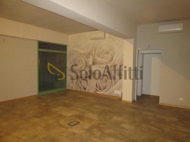 2 vetrine Viale Pratese 119 bilocale 200mq
