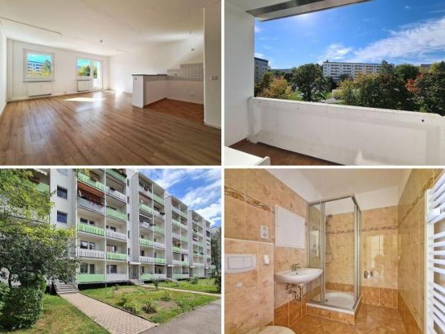 2 Warmmieten frei*: Renovierte Balkonwohnung mit Aufzug, Duschbad & großem WZ