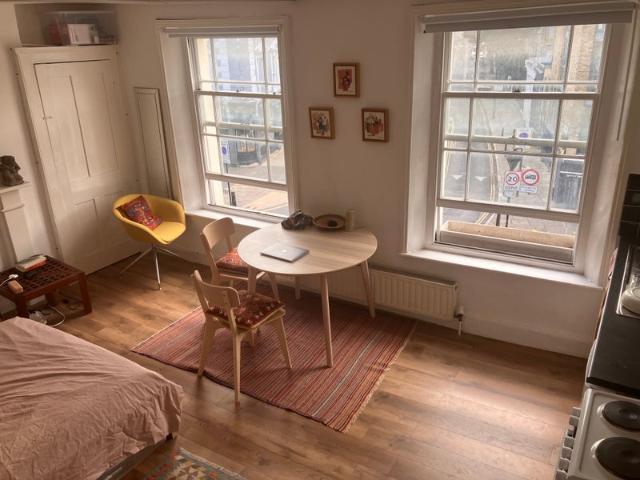 2 Week Sublet Studio Bedsit in Central London