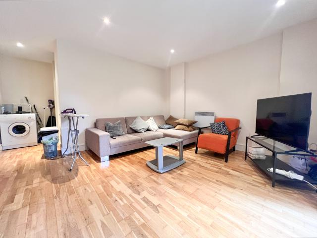 2 Wharf Lane, London, E14