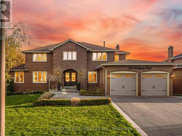 2 Whitmore Court, Brampton, ON, L6Z 2A5 house for sale | Listing ID W13099 | Royal LePage