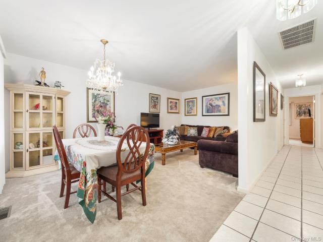 2 Windsor Circle