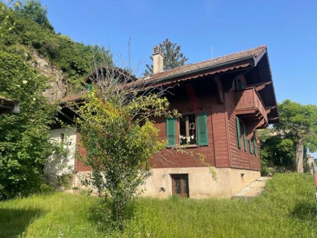 2 Wohnungen mit 3.5 Zimmern – Charaktervolles Chalet mit freiem Blick