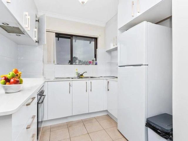 2 x 1 Top Floor Apartment