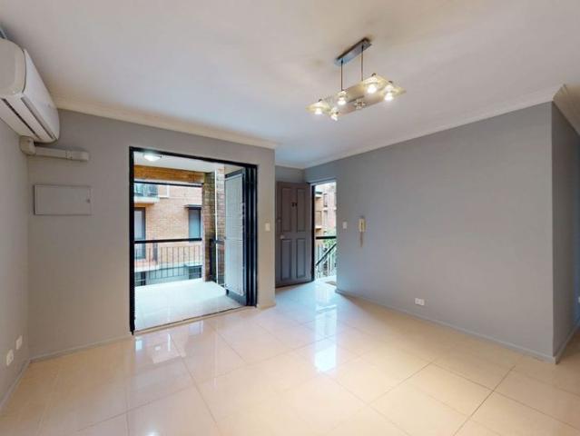 21/120 122 LAKE STREET, PERTH 2 x 1 x 1, This executive apartment will not disappoint!